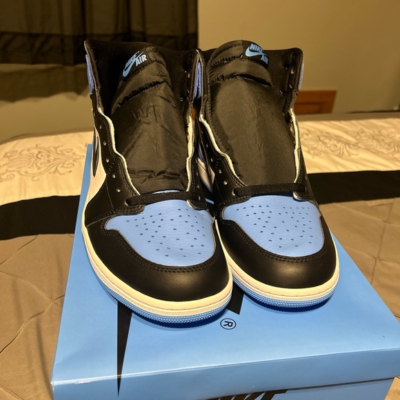 Size 11 - Jordan 1 Retro OG High UNC Toe - Picture 2 of 9